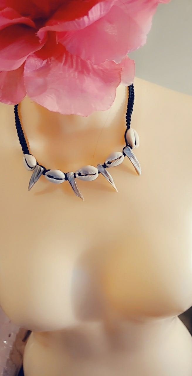 DRIP STONE & SHELL CHOKER